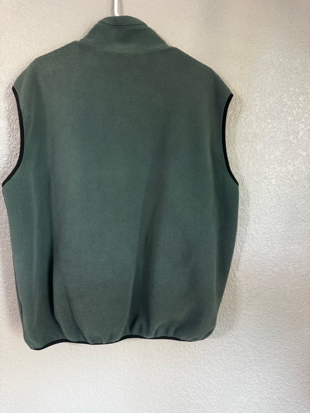 REI Men’s XL Green Fleece Vest – Made in Canada - Picture 5 of 5